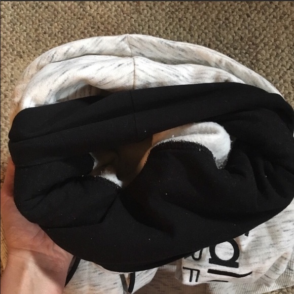 Calvin Klein Sweatshirt - Picture 3 of 4